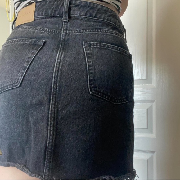 TOPSHOP distressed mini denim skirt - Picture 2 of 5